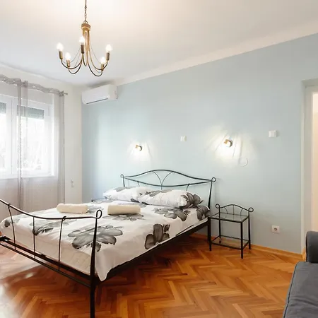 Marina's Place Apartmán