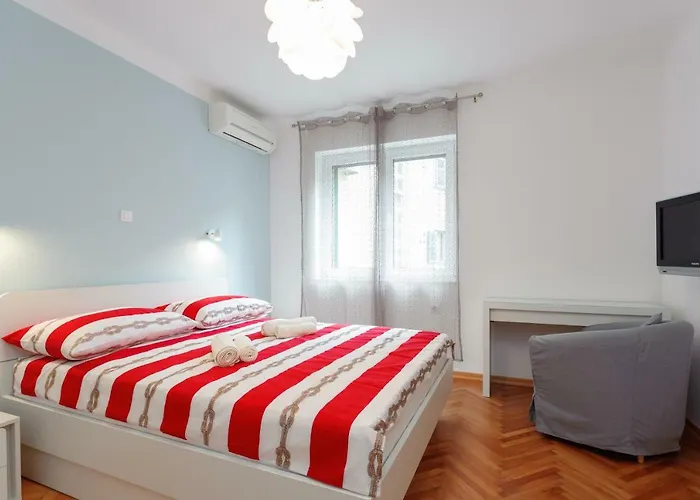 Marina's Place Split