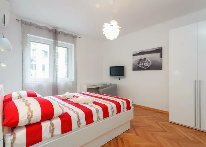 Marina's Place Split