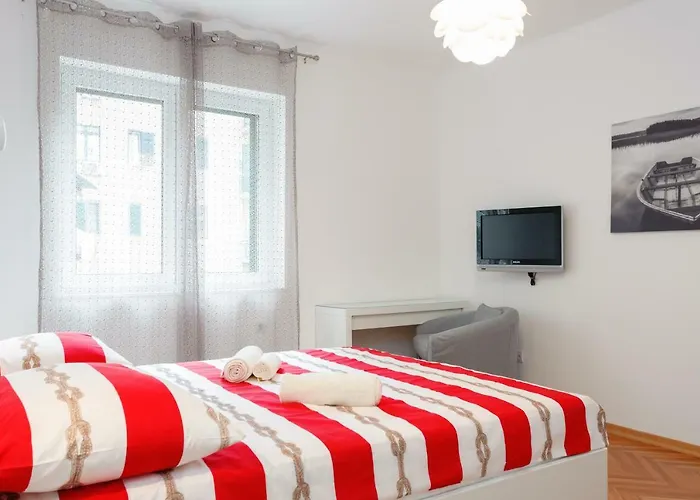 Marina's Place Split