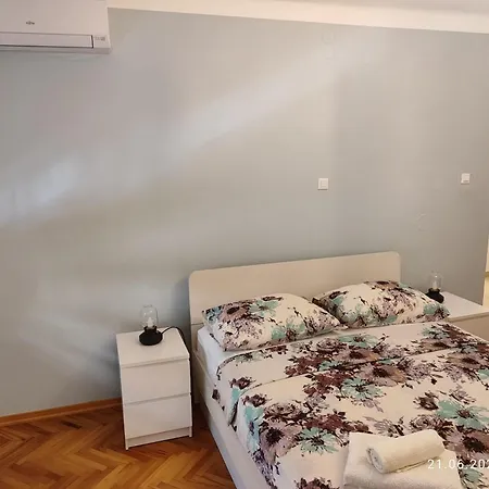 Marina's Place Split